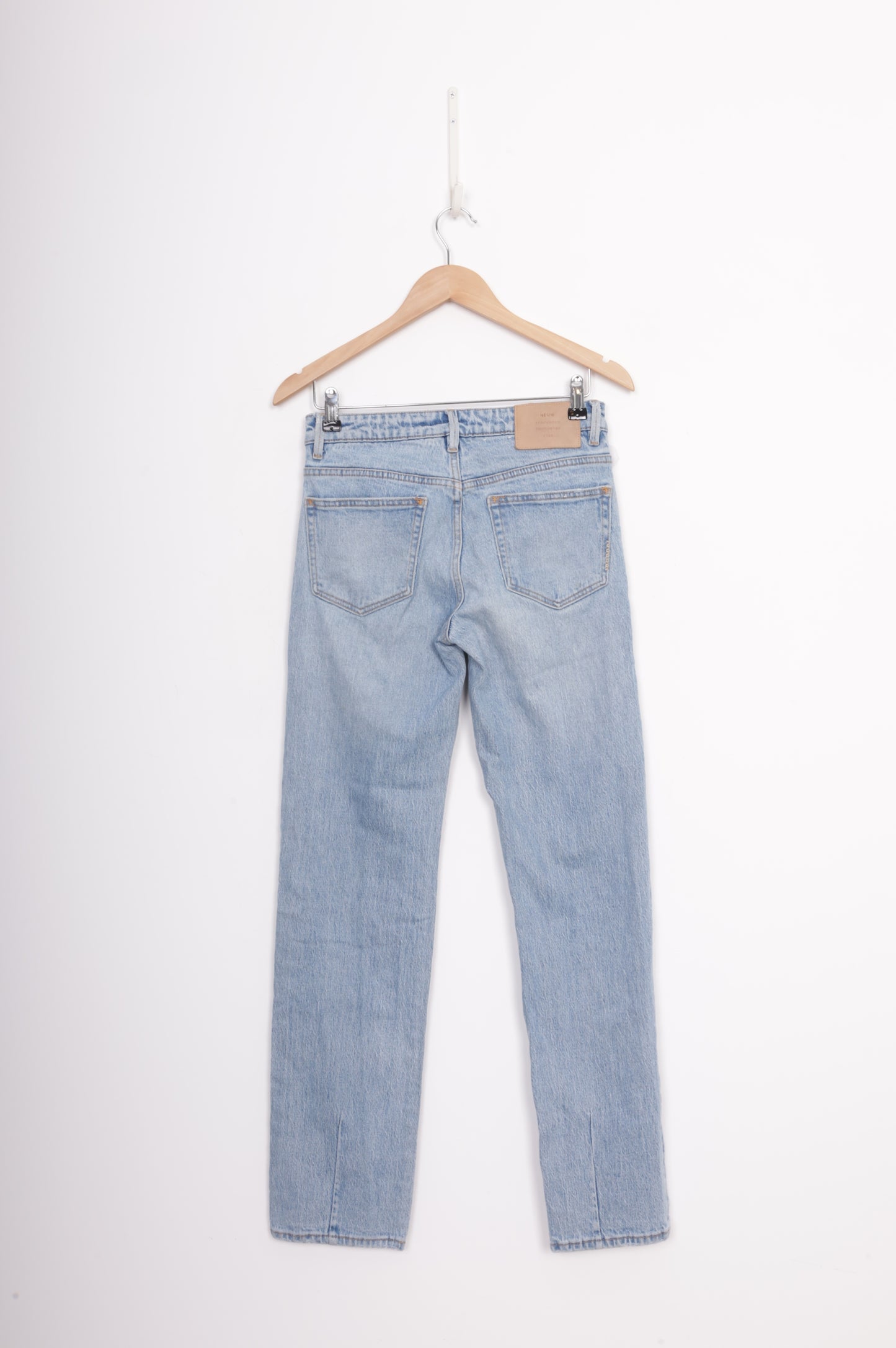 Neuw Womens Blue Jeans Size 24