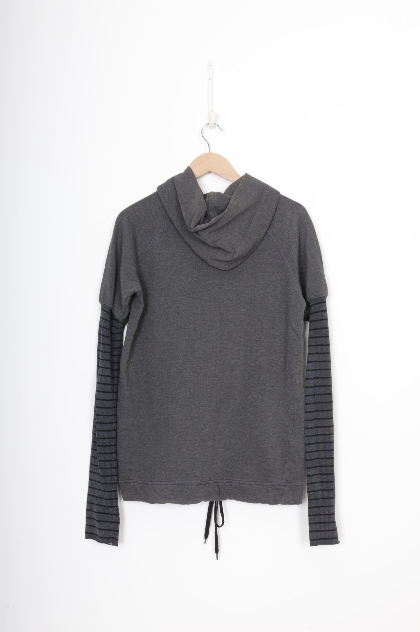 Nom*d Womens Grey Sweatshirt Size 2