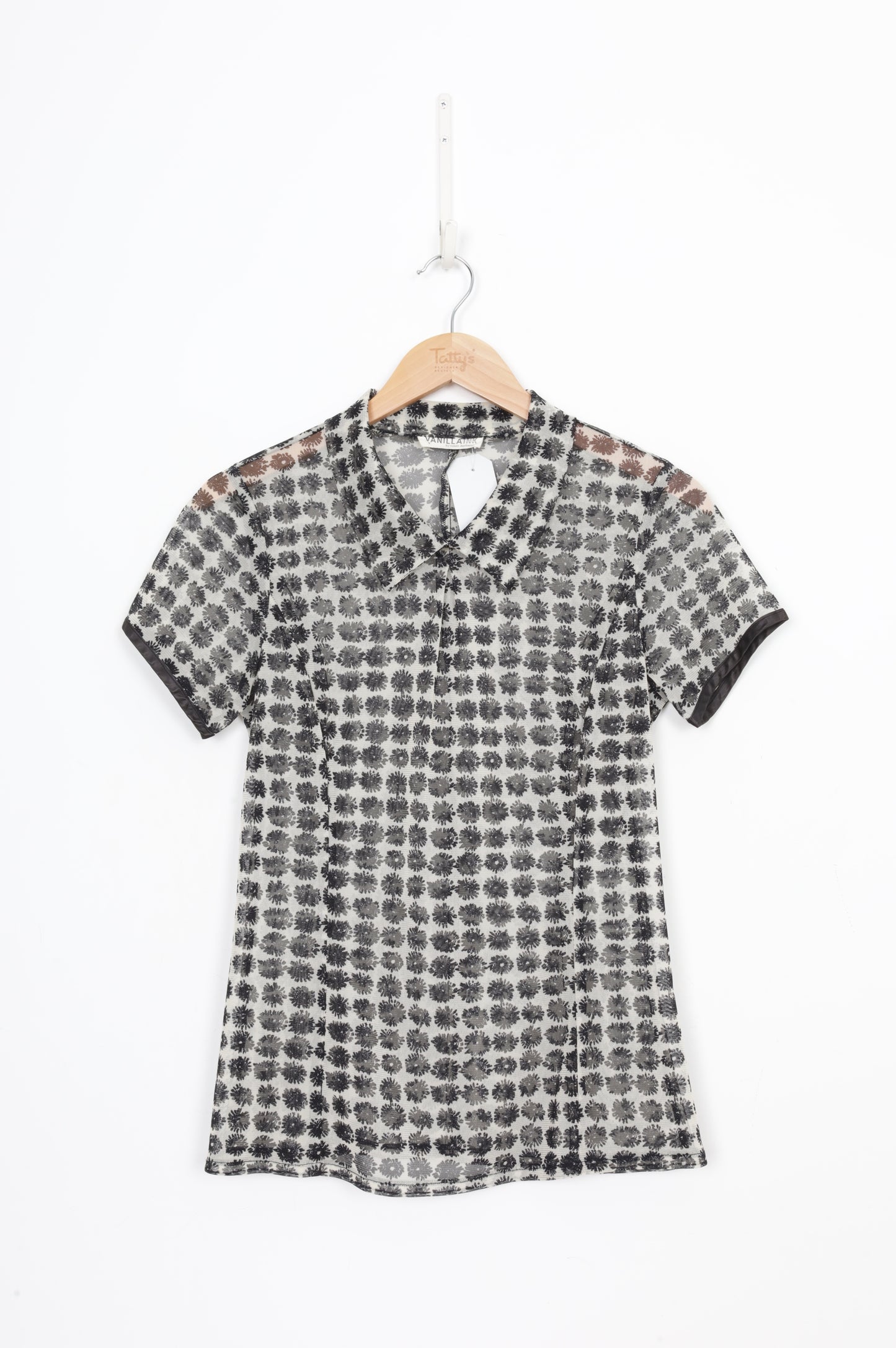 Vanilla Ink Womens Cream Shirt Size 8