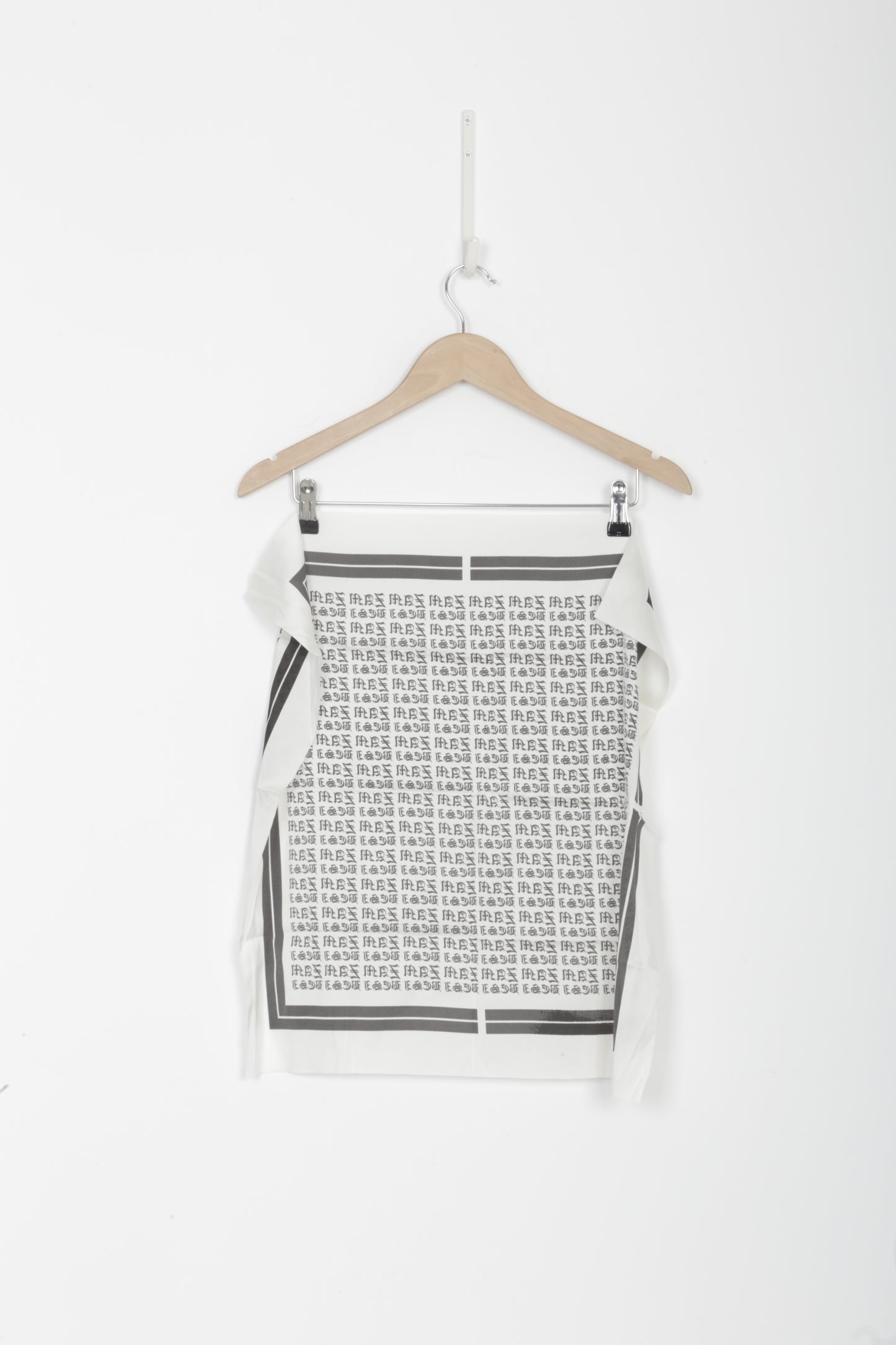 Zambesi Unisex White Scarf Size O/S