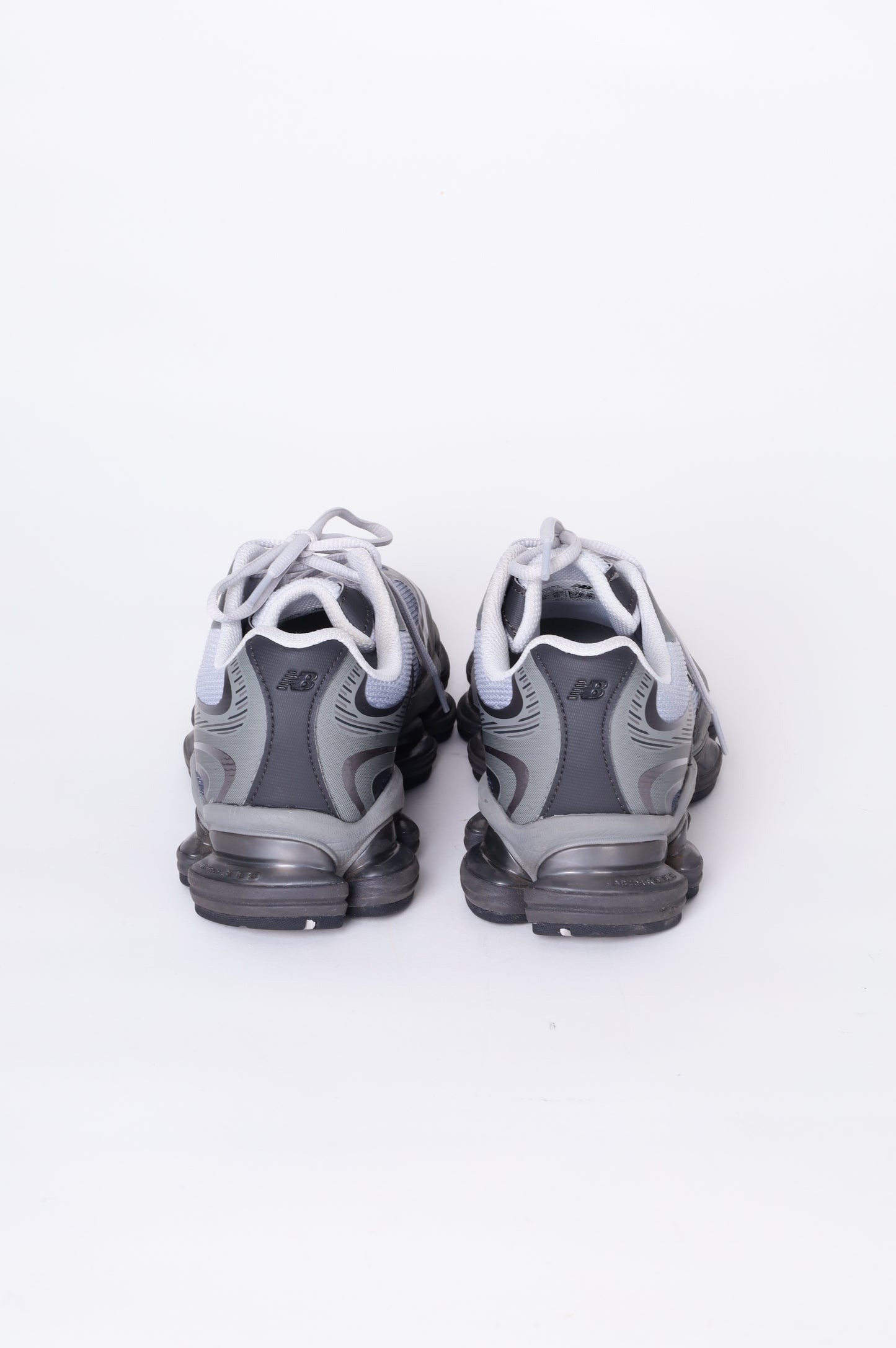 New Balance Mens Grey Sneakers Size EU 44