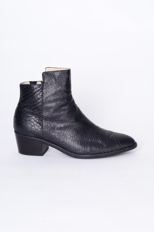 Chaos and Harmony Womens Black Boots  Size EU 41