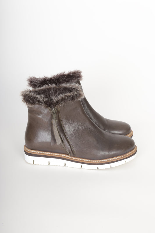 EOS Womens Brown Boots  Size EU 37