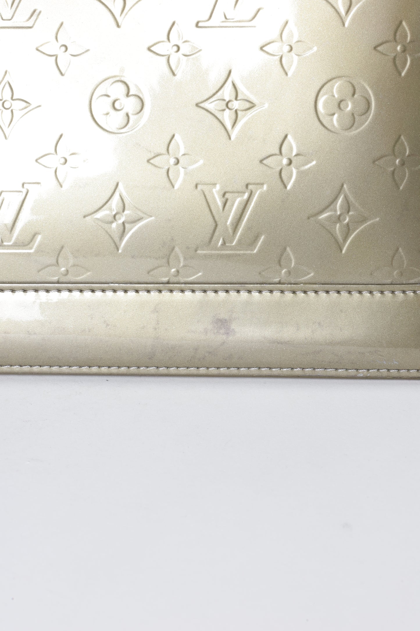 Louis Vuitton Womens Gold Bag Size O/S