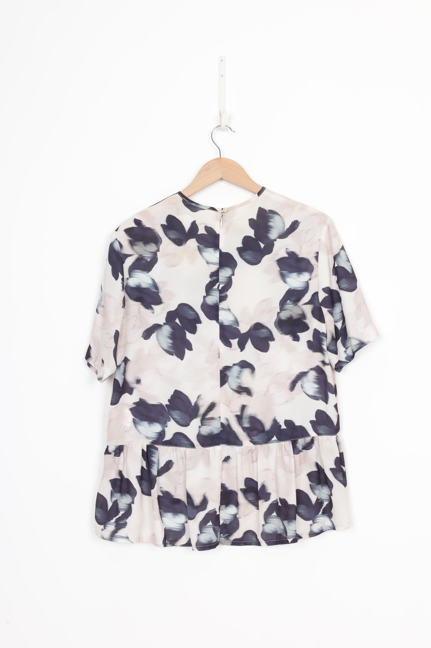 juliette hogan Womens White Top Size 6