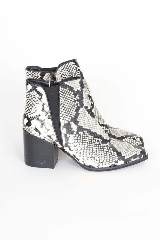 Alma en Pena Womens White Boots  Size EU 39