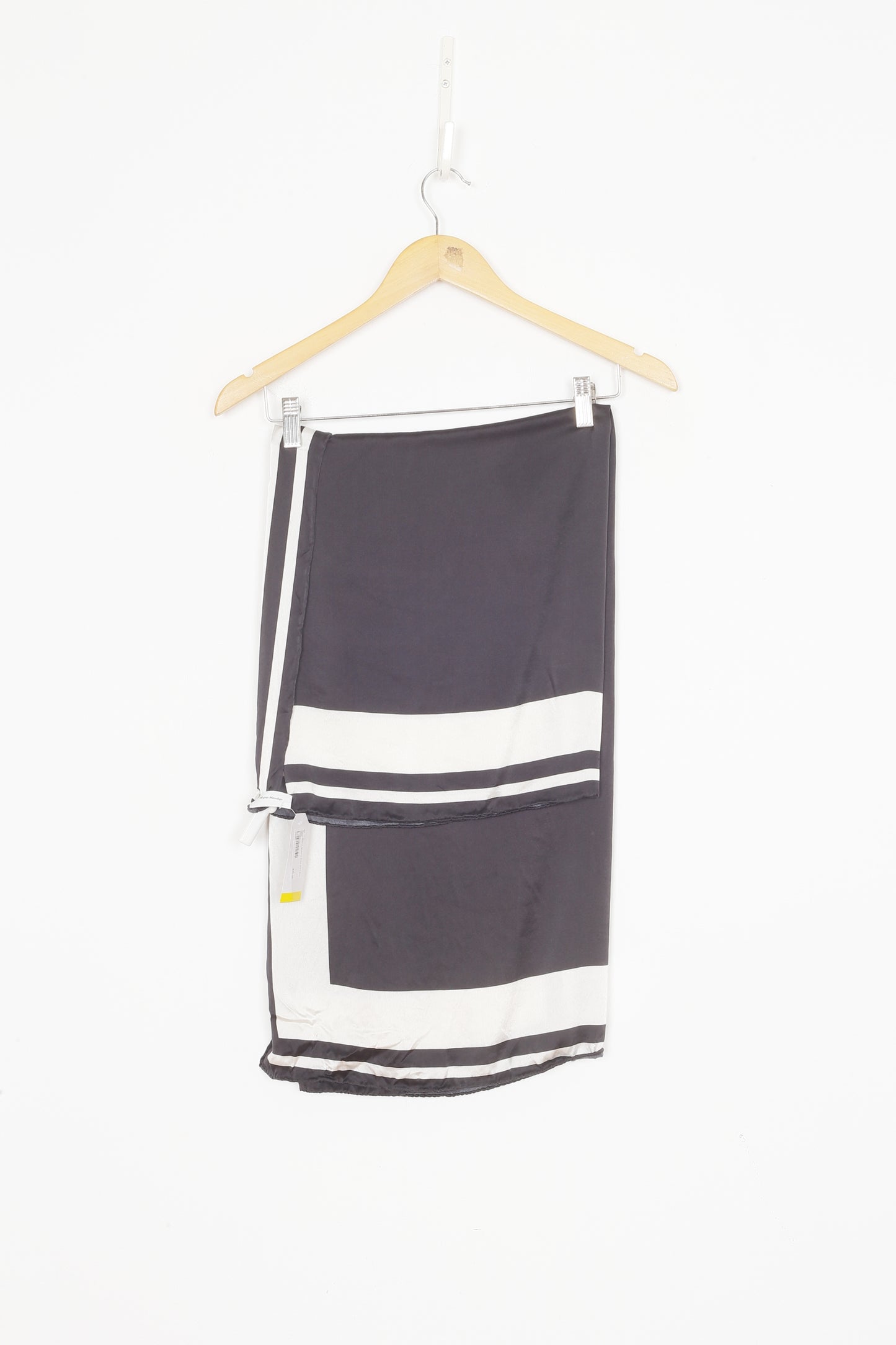 Wynn Hamlyn Womens Black Scarf Size O/S