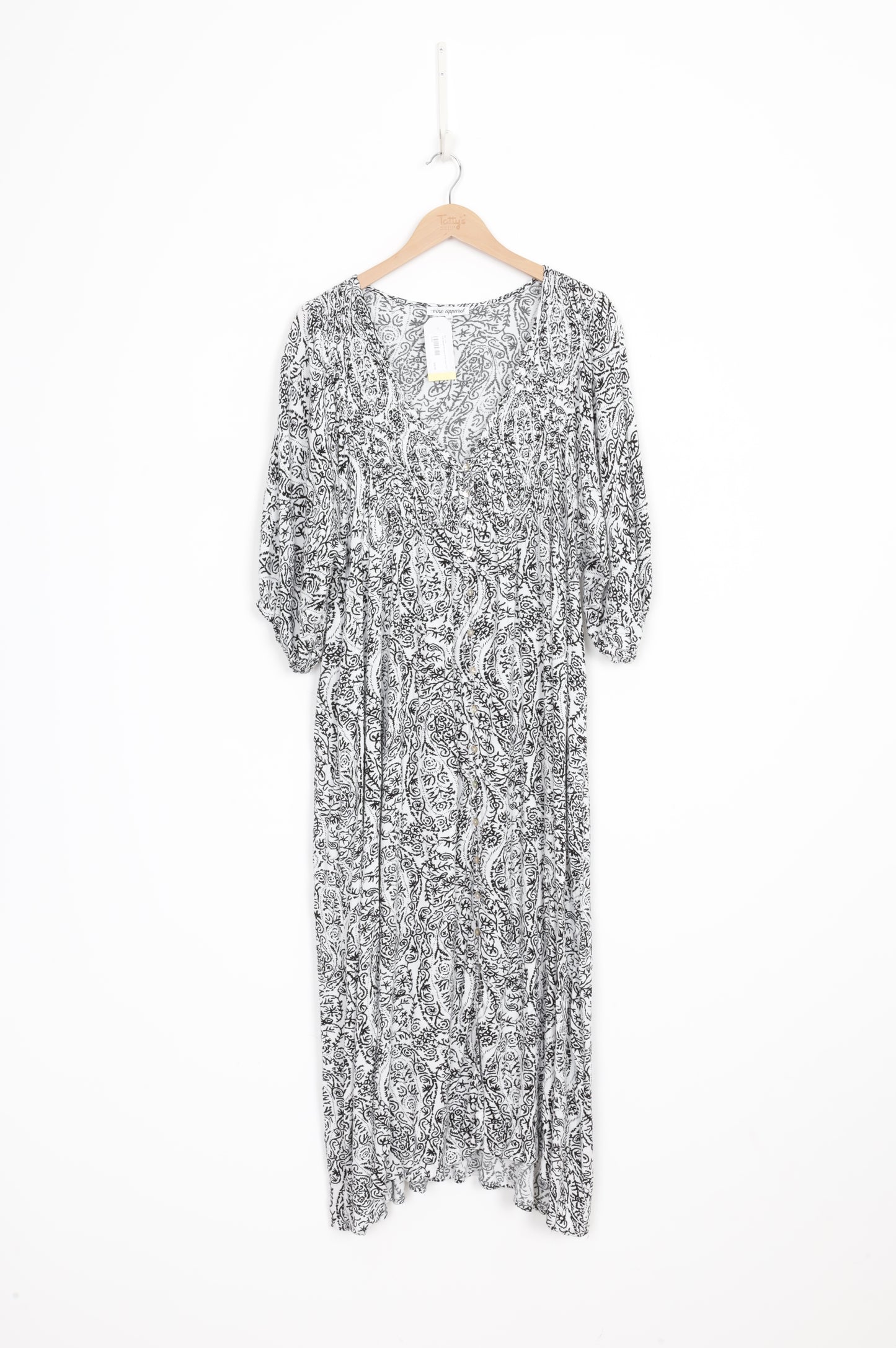 Vine Apparel Womens White Dress Size 16