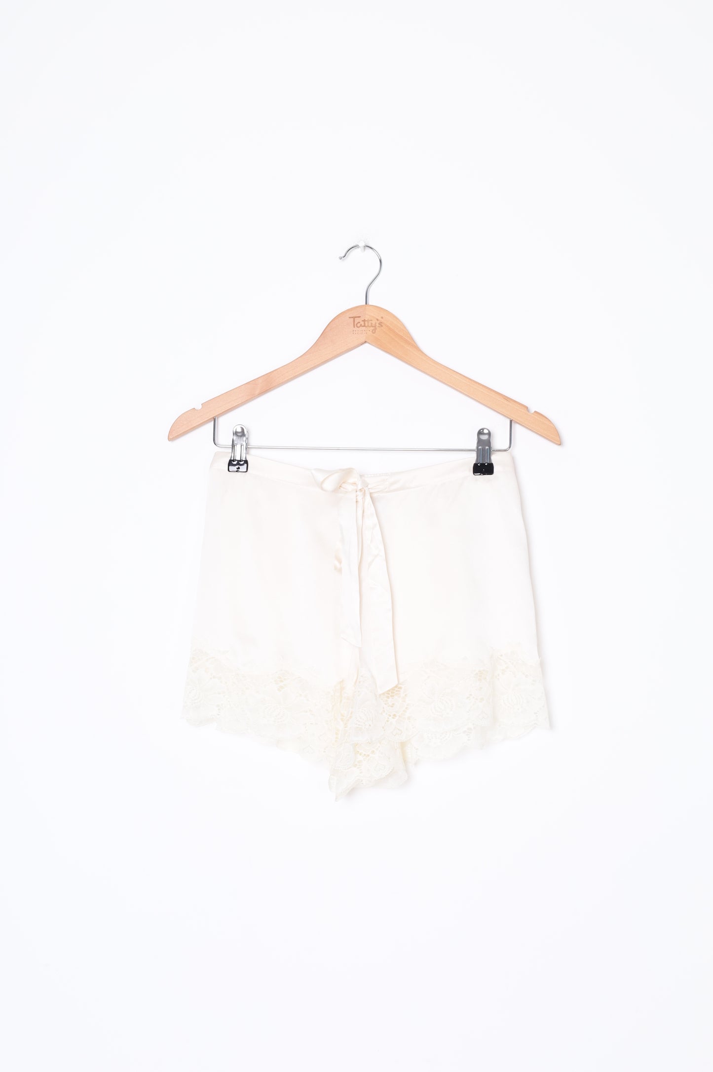 Ginia Womens Cream Shorts Size S