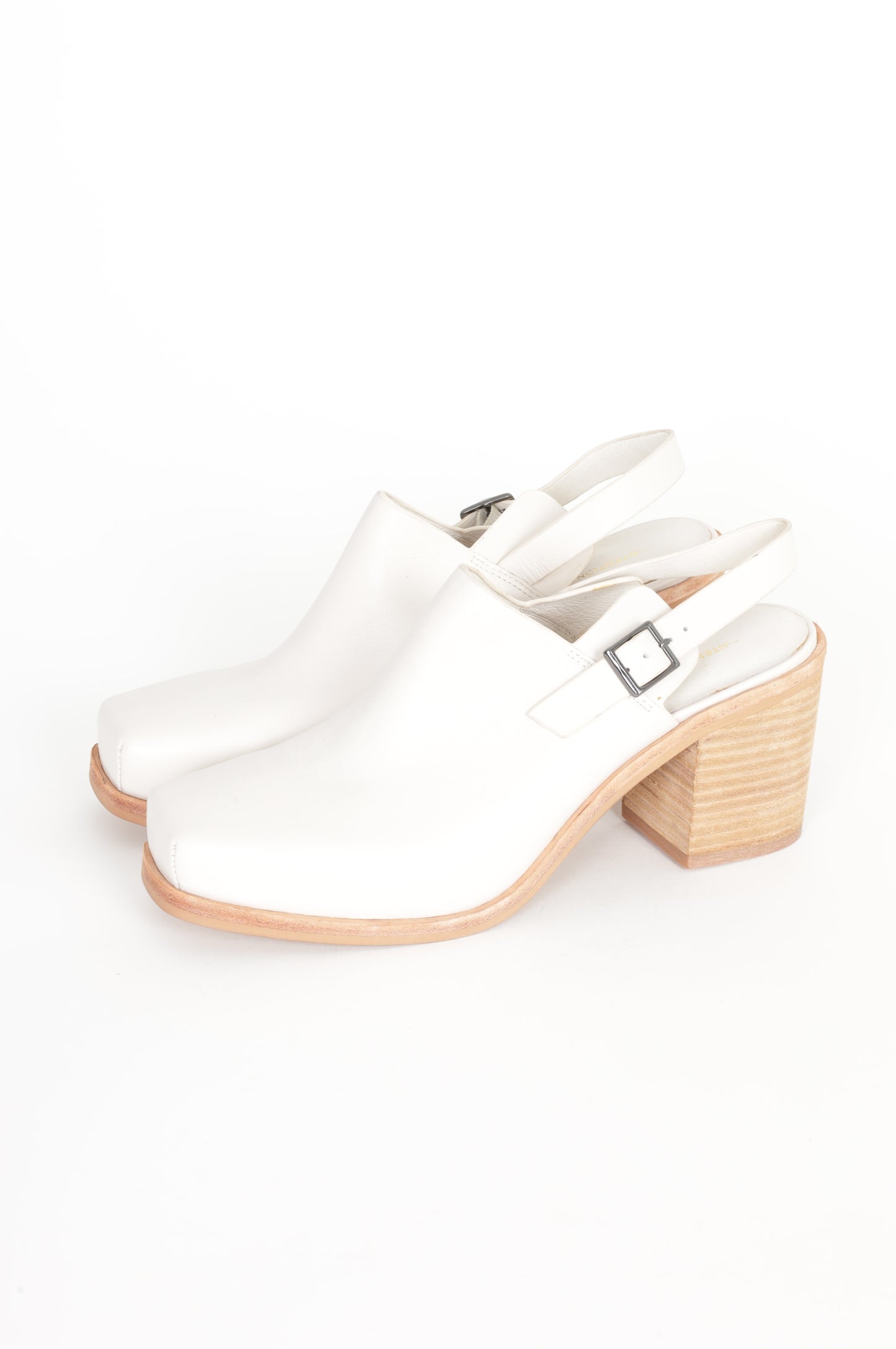 Intentionally_____ Womens White Shoes Size EU 40