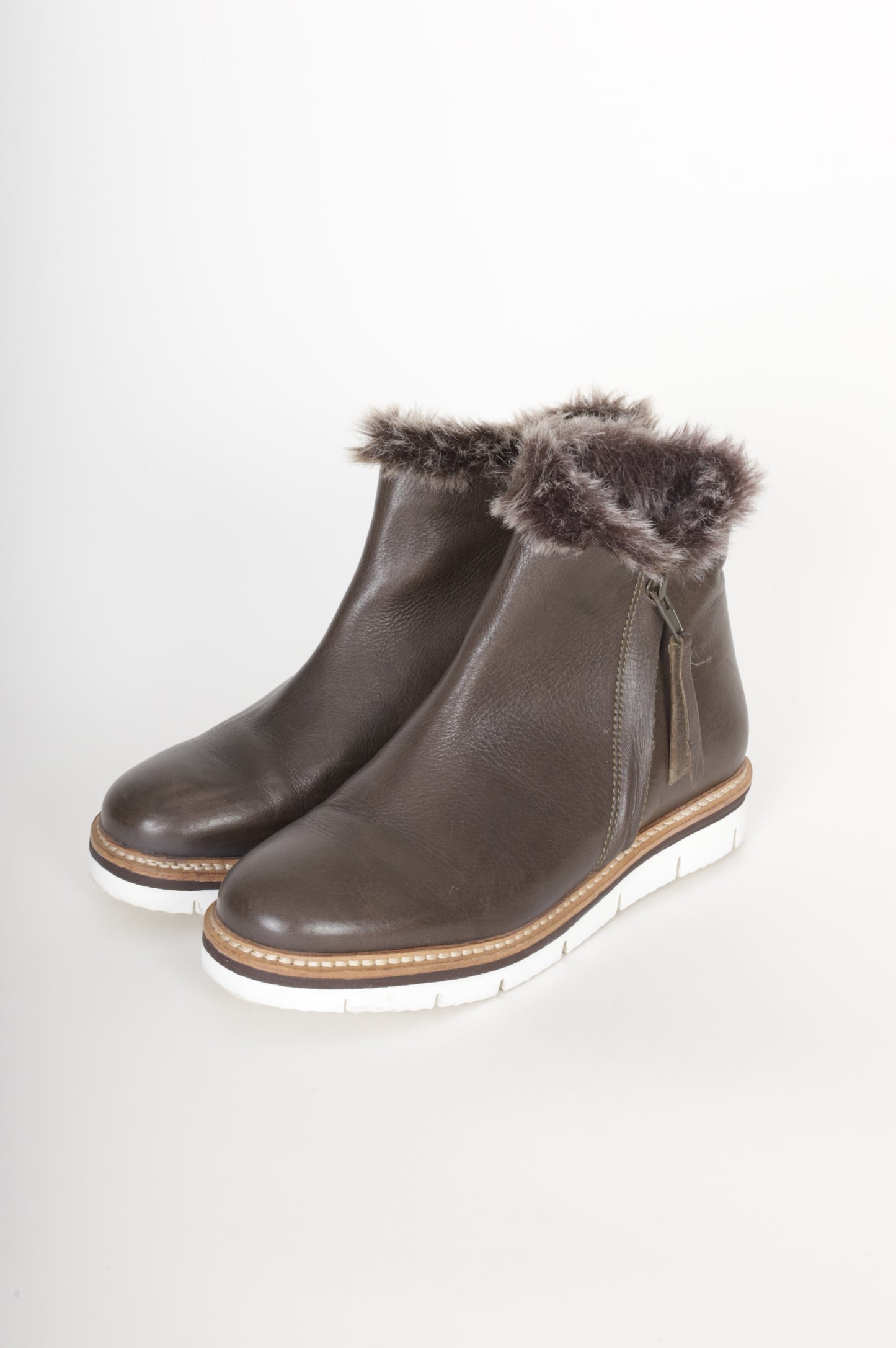 EOS Womens Brown Boots  Size EU 37