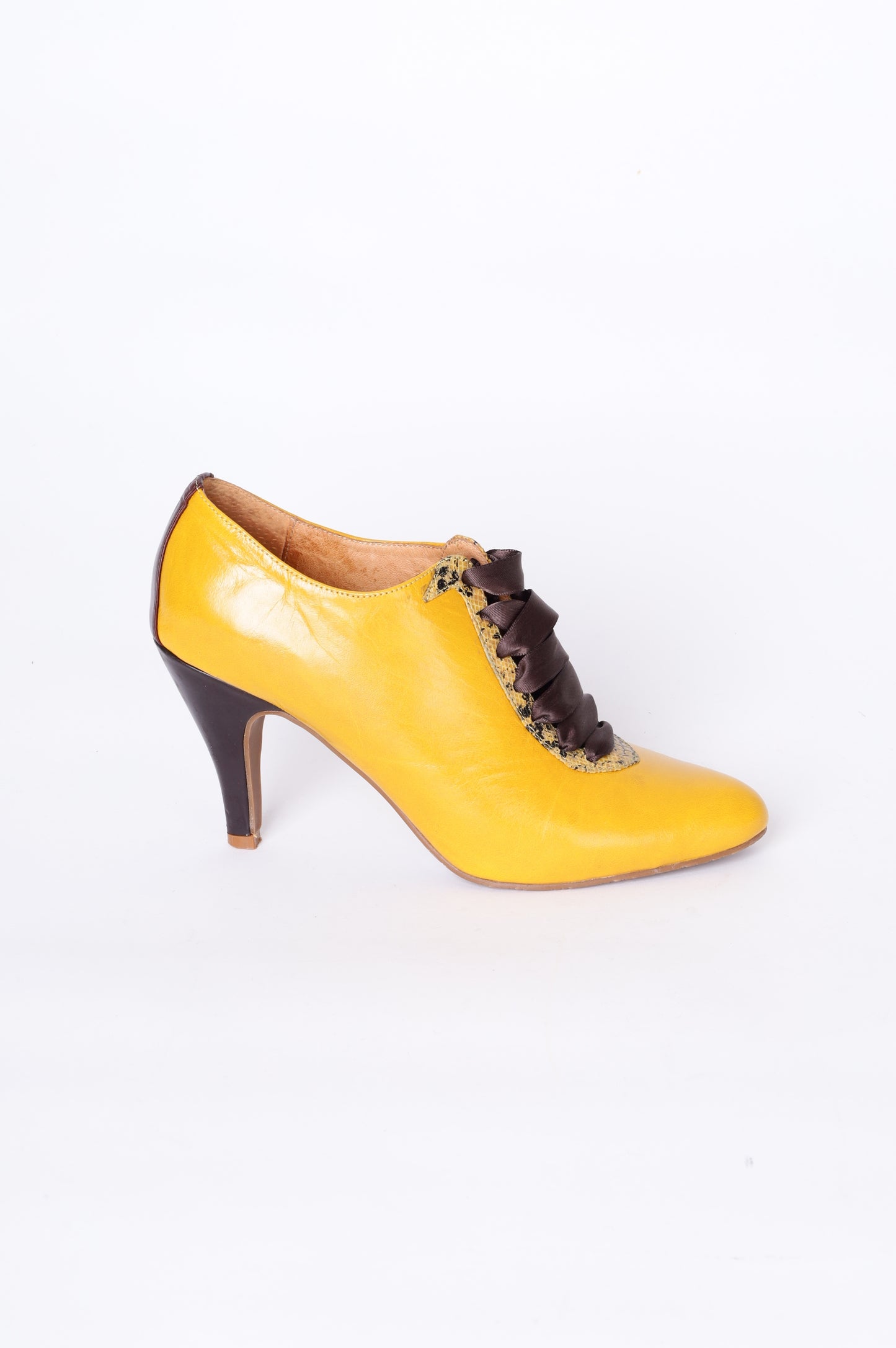 Mi Piaci Womens Yellow Shoes Size EU 36