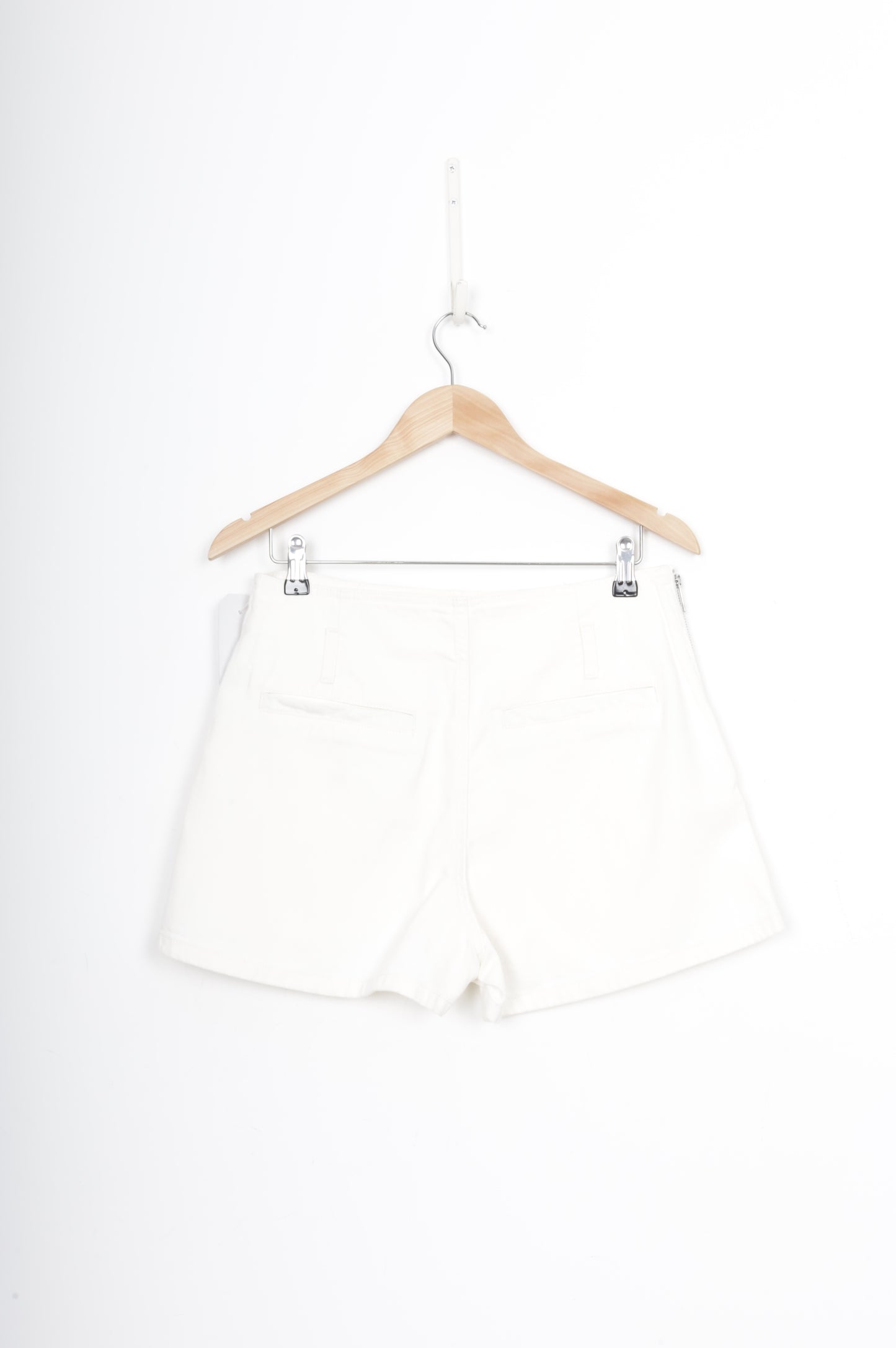 Mo & Co Womens White Shorts Size W 28