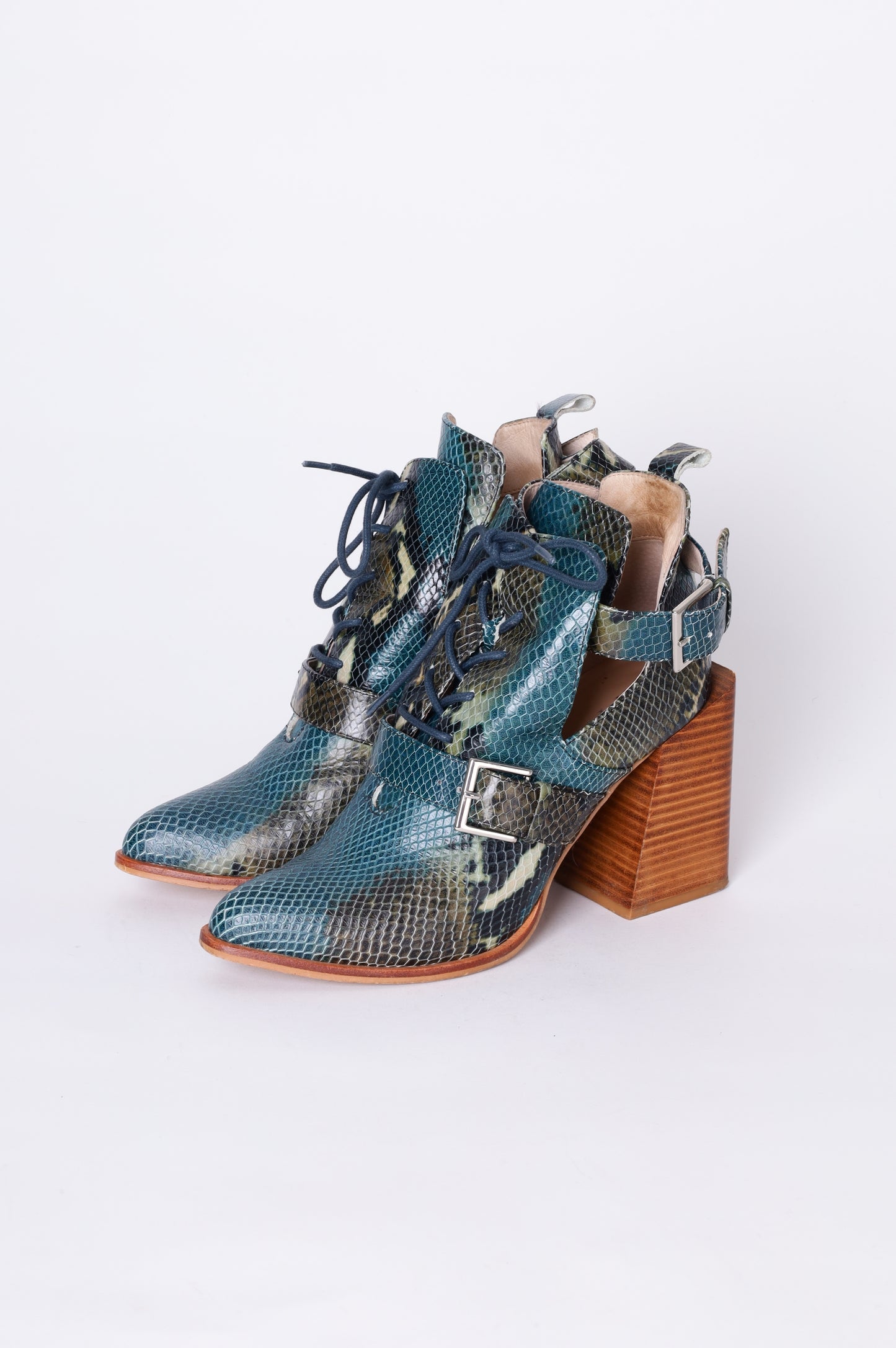 Mi Piaci Womens Blue Shoes Size EU 39