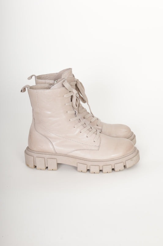 EOS Womens Beige Boots  Size EU 40
