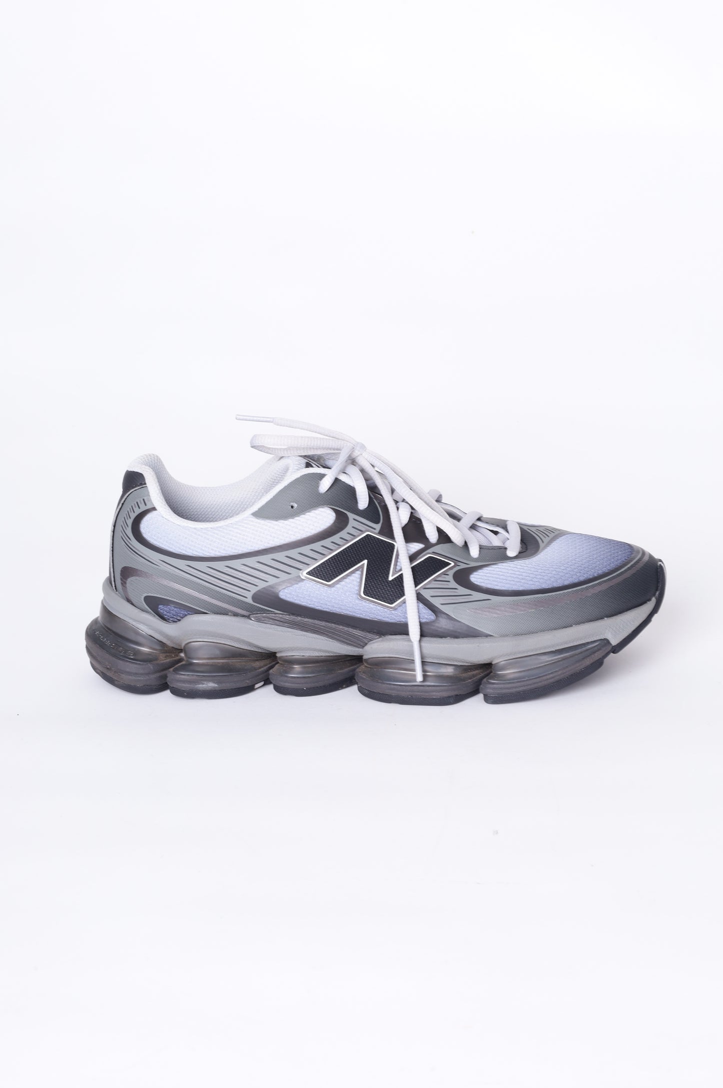 New Balance Mens Grey Sneakers Size EU 44