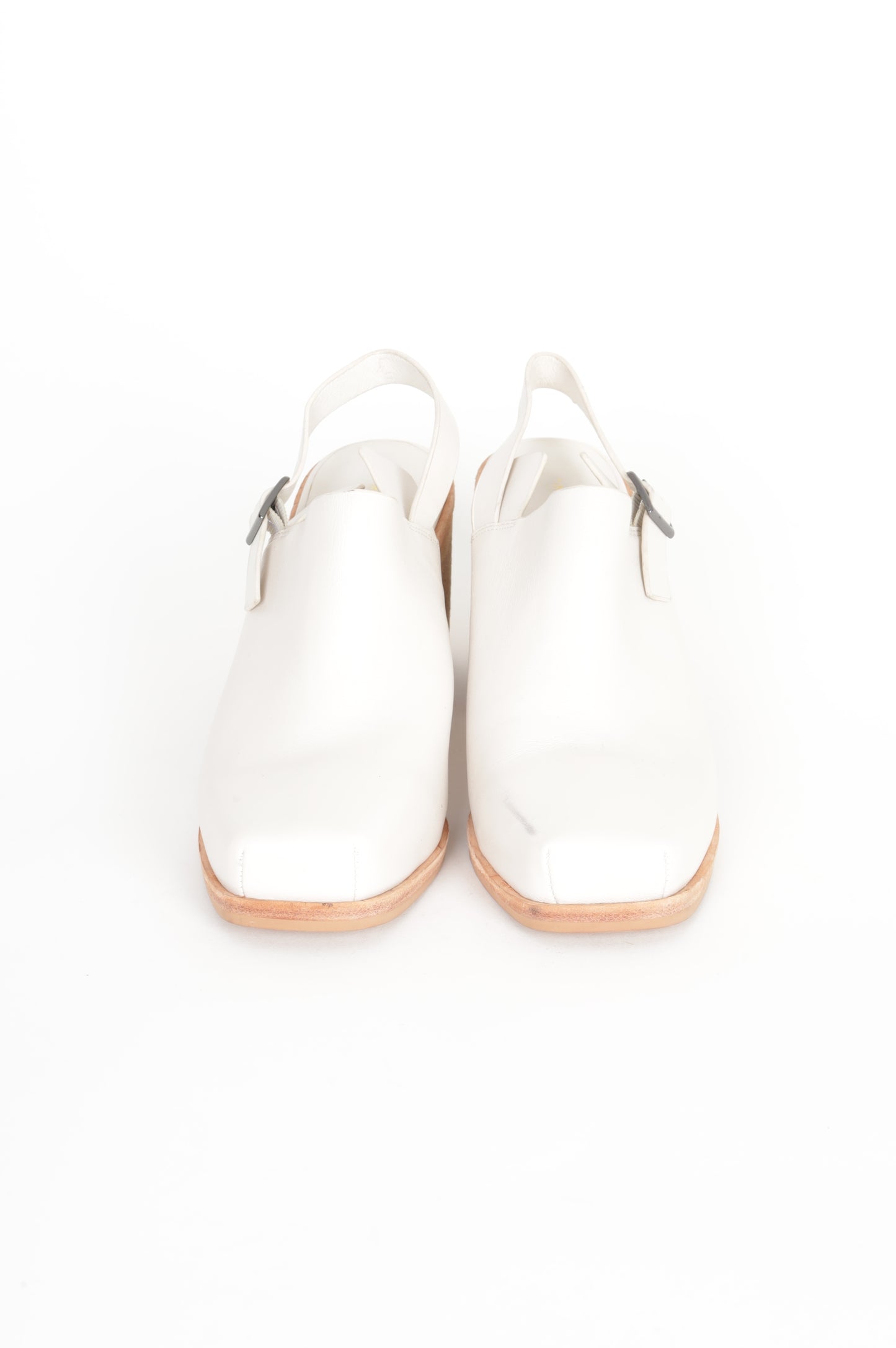 Intentionally_____ Womens White Shoes Size EU 40
