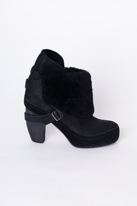 Venilla Suite Womens Black Boots  Size EU 35